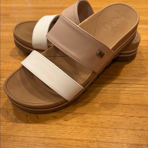 Reef- Women's Tan and White Sandals - Picture 3 of 5
